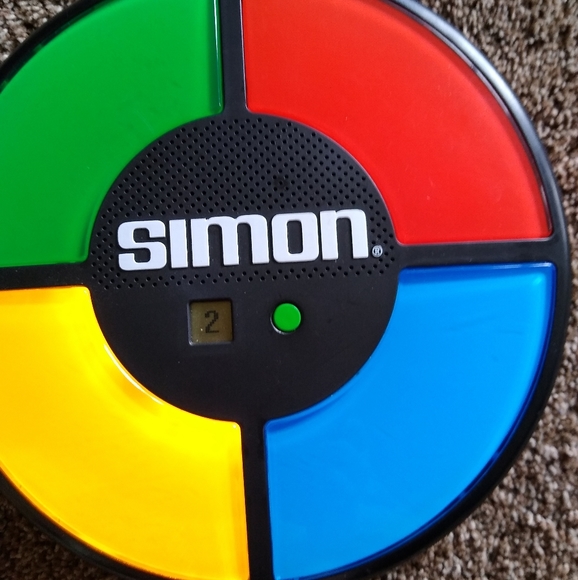 HASBRO SIMON Classic Electronic Memory Game toy - Picture 2 of 3